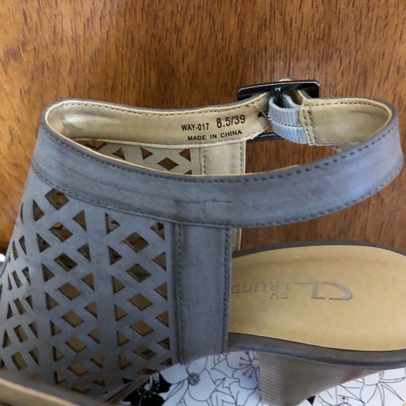 *BRAND NEW* Size 8.5 CL Heels - Picture 3 of 3